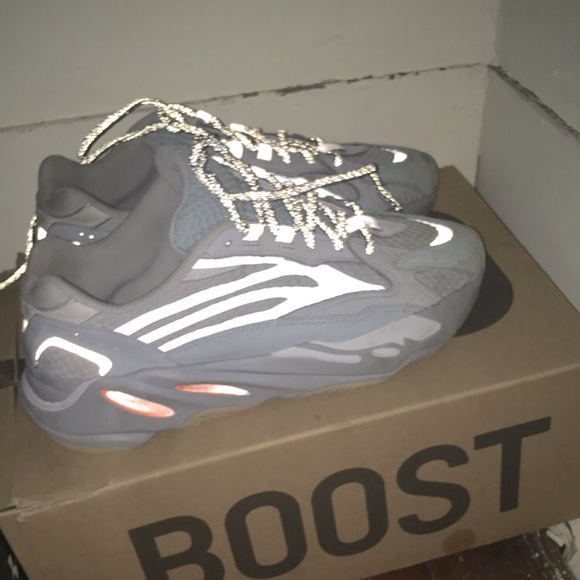 Yeezy boost 700